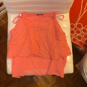 pinky dangly tee💕